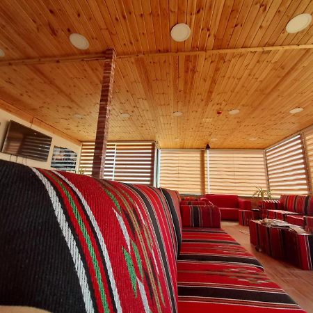 Petra Cabin Inn Hostel&Resturant ワディ・ムーサ エクステリア 写真