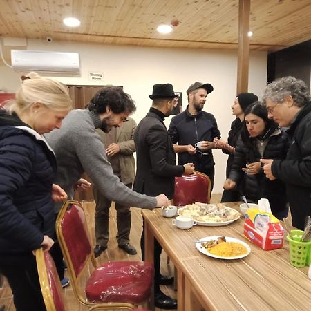Petra Cabin Inn Hostel&Resturant ワディ・ムーサ エクステリア 写真