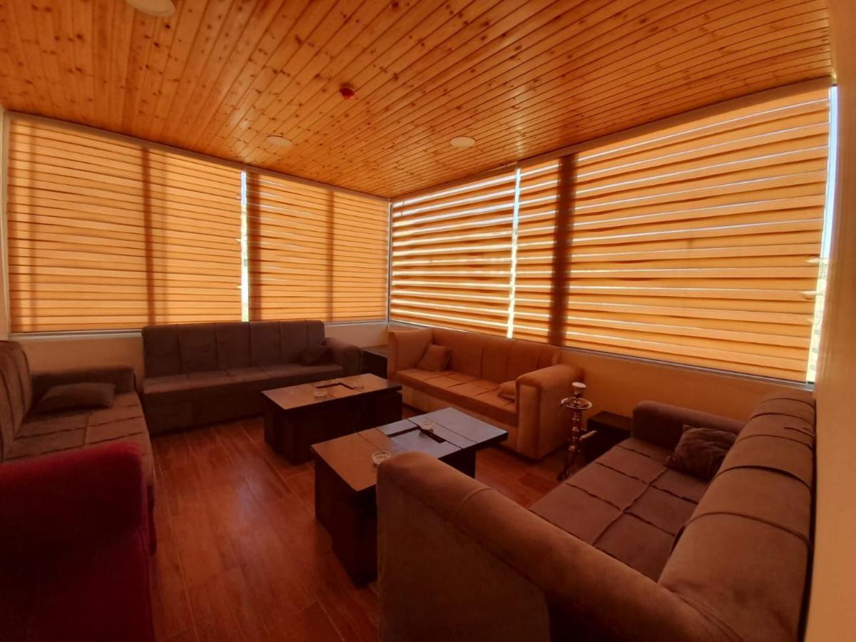 Petra Cabin Inn Hostel&Resturant ワディ・ムーサ エクステリア 写真