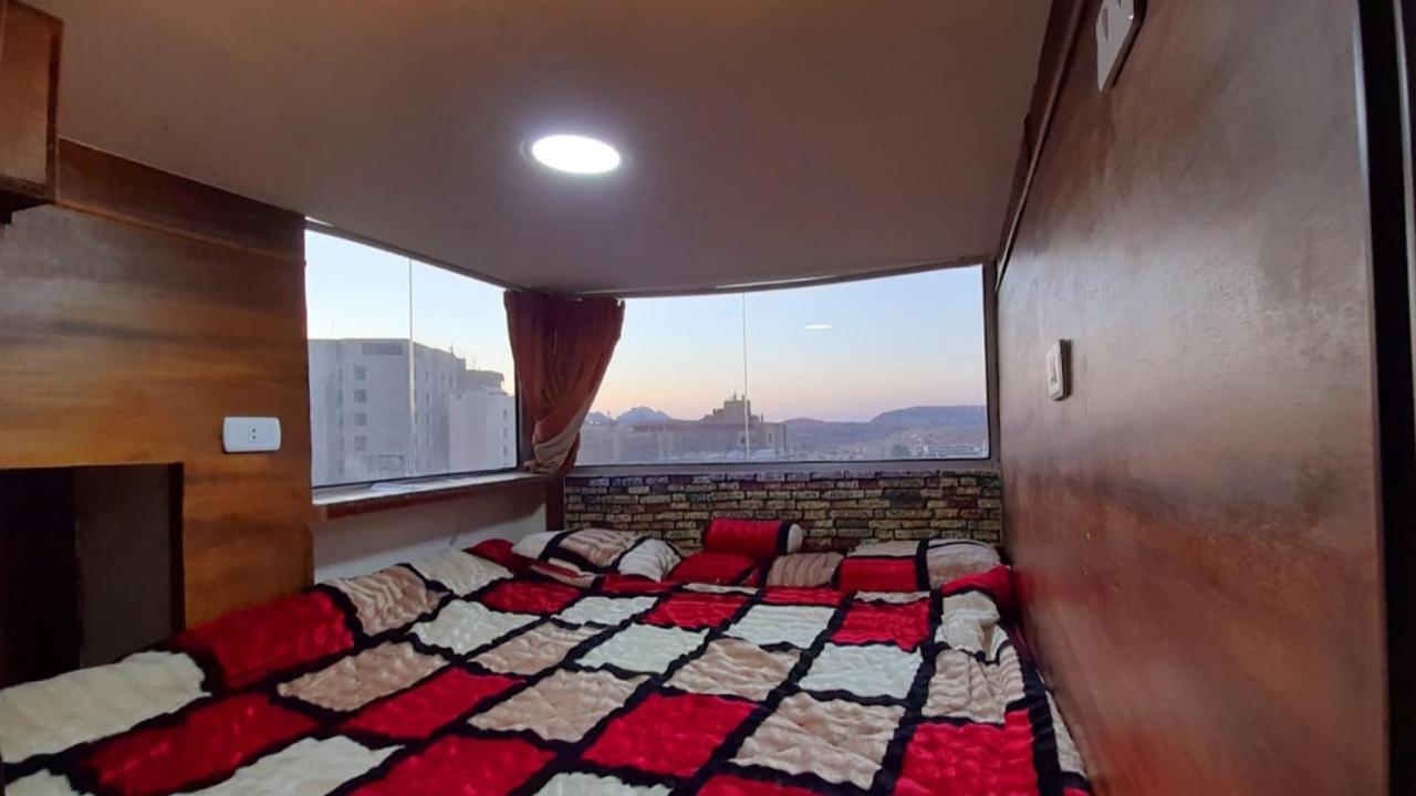 Petra Cabin Inn Hostel&Resturant ワディ・ムーサ エクステリア 写真