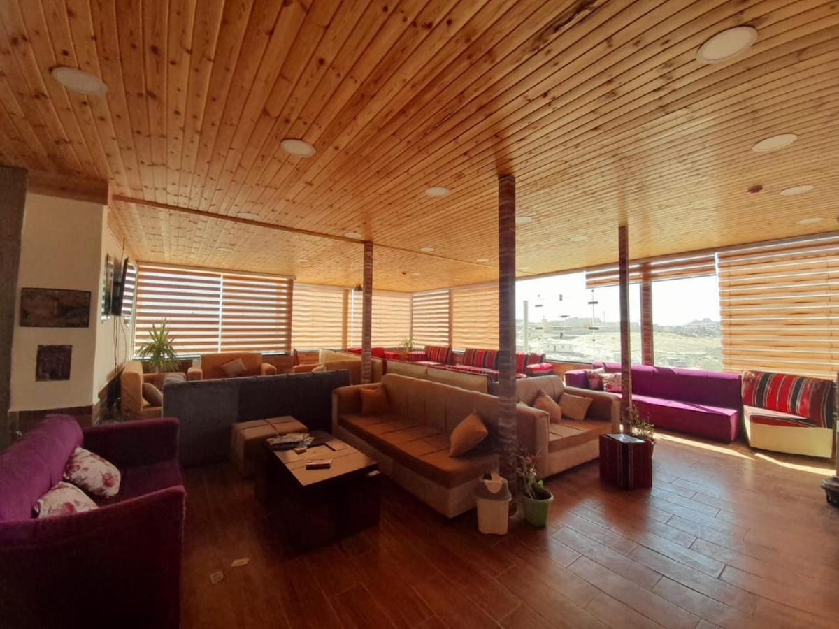 Petra Cabin Inn Hostel&Resturant ワディ・ムーサ エクステリア 写真