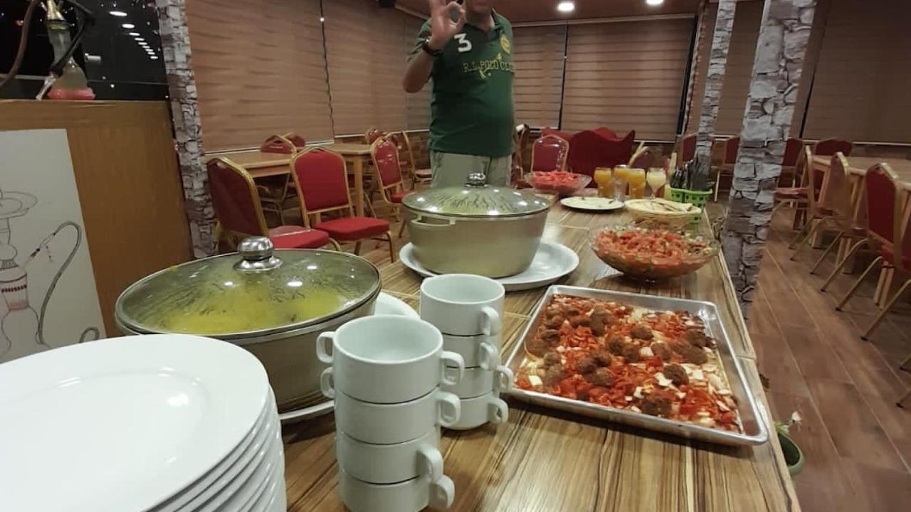 Petra Cabin Inn Hostel&Resturant ワディ・ムーサ エクステリア 写真