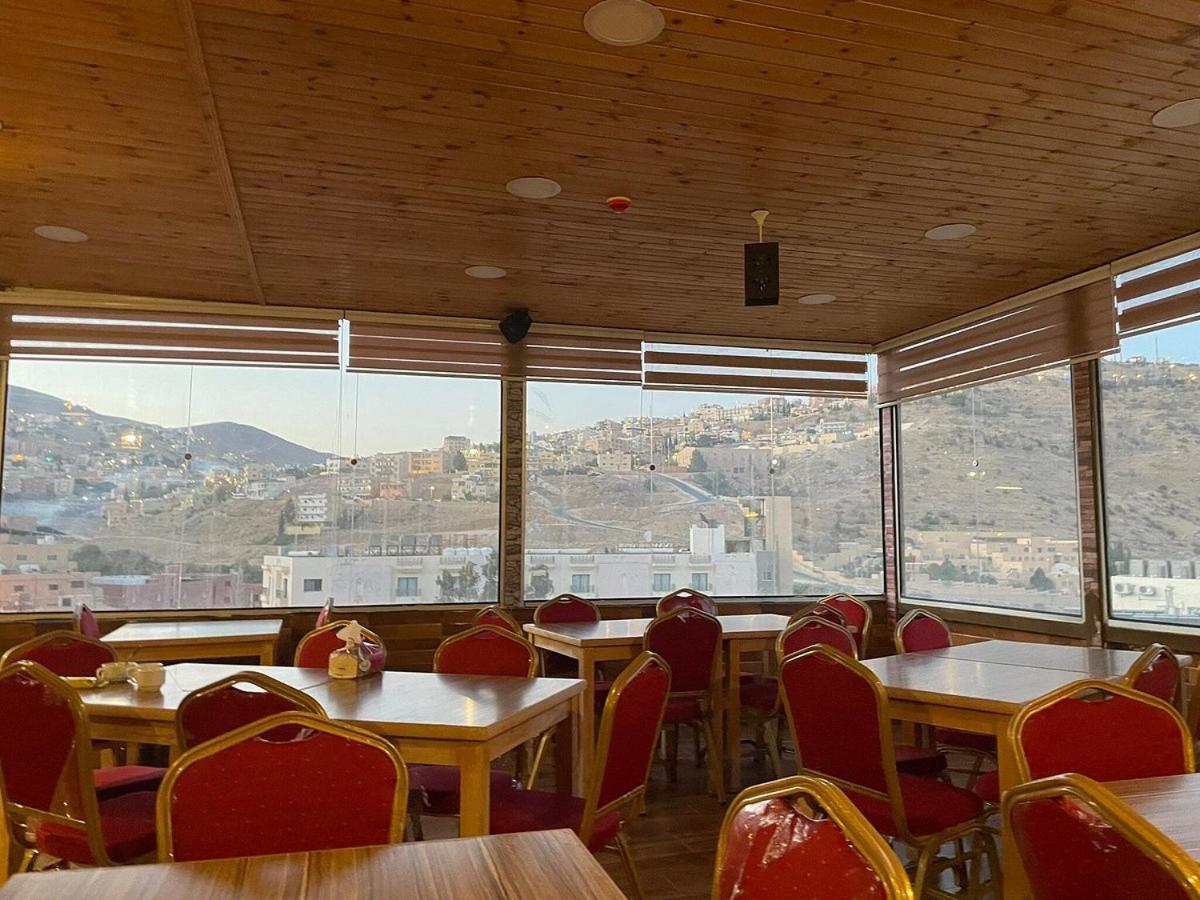 Petra Cabin Inn Hostel&Resturant ワディ・ムーサ エクステリア 写真