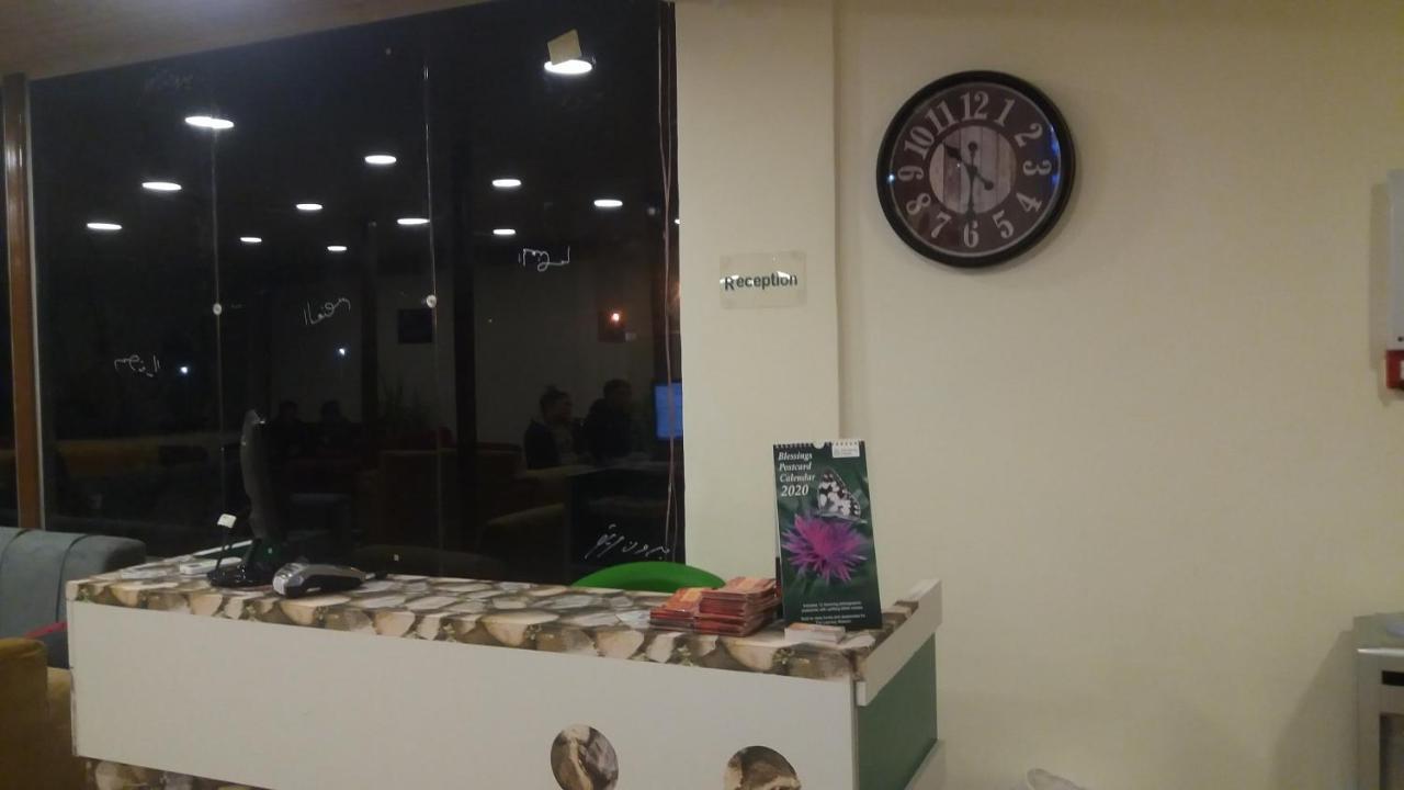Petra Cabin Inn Hostel&Resturant ワディ・ムーサ エクステリア 写真