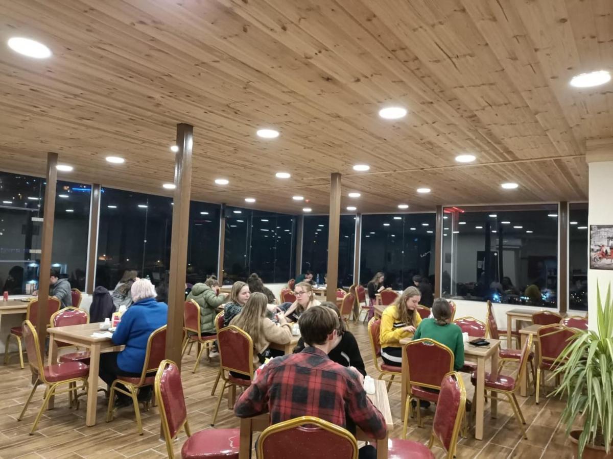 Petra Cabin Inn Hostel&Resturant ワディ・ムーサ エクステリア 写真