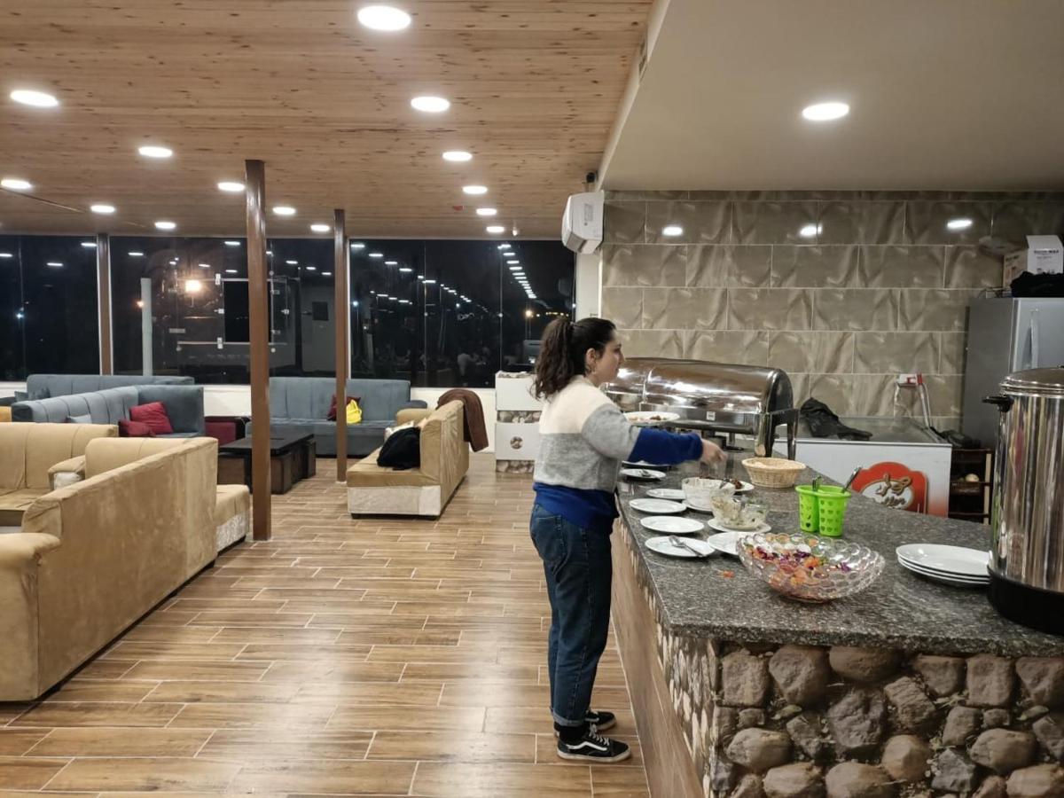 Petra Cabin Inn Hostel&Resturant ワディ・ムーサ エクステリア 写真